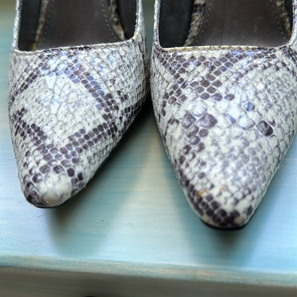 Snake textured pumps - Picture 5 of 7